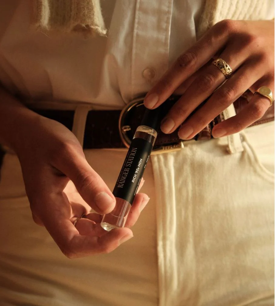 STUDIO RESERVE: RICH '90s MOM QUICKDRAW PERFUME - Image 3